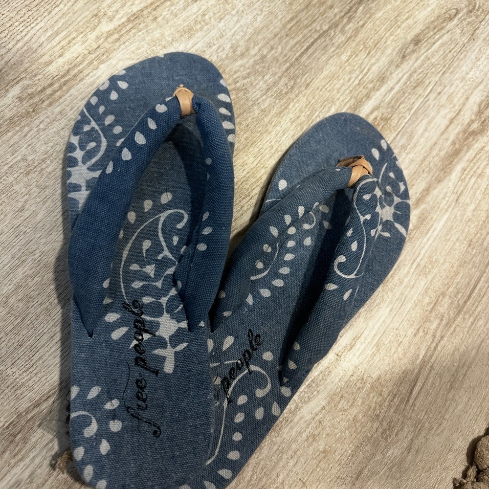 Free People Blue Floral Sandals - Picture 2 of 3